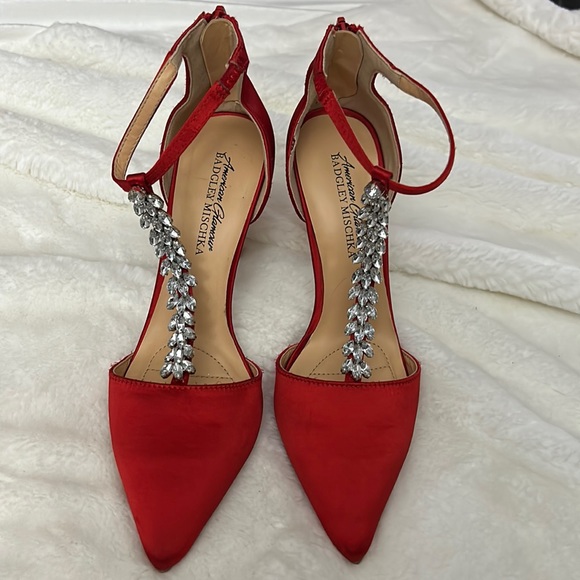 BADGLEY MISCHKA AMERICAN GLAMOUR Red Pointed Toe Embellished Heels - Picture 1 of 11